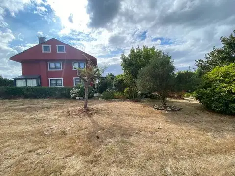 Side view with grounds